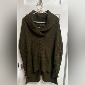 Cliché olive green cable knit cowl neck poncho sweater.
Wool Blend Size L